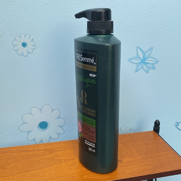 TRESemme Botanique Nourish & Replenish With Olive Oil & Camellia Oil Shampoo New - Picture 8 of 9